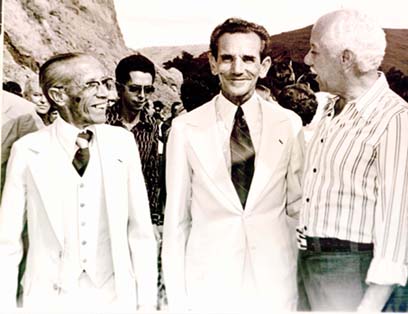 Sebastião Cruz (esquerda), Zizinho (centro) e o cantor Sílvio Caldas, na festa de inauguraçao do ASFALTO