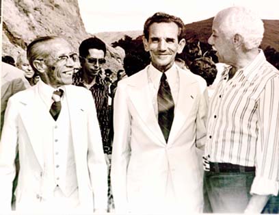 Sebastio Cruz (esquerda), Zizinho (centro) e o cantor Slvio Caldas, na festa de inauguraao do ASFALTO
