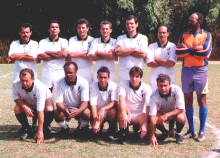 De p: Brs, Samuel, Toninho, Genorinho, Moacir, Vitrio e Z Alan.Agachados: Etiene, Eloir, Gonzaga, Jorge Mira e Do.